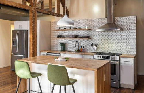 Over-the-Rhine Apartamento | Spacious Retreat w Private Roof Deck Walkable to ALL
