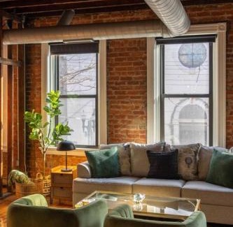 Over-the-Rhine Apartamento | Spacious Retreat w Private Roof Deck Walkable to ALL