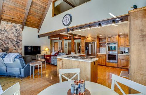 Lake Almanor Country Club Casa | Spacious Retreat with Backyard 1 Mi to Lake Almanor