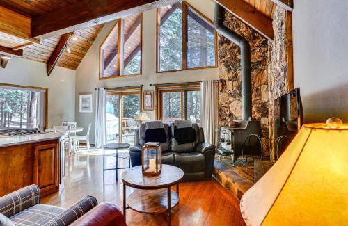 Lake Almanor Country Club Casa | Spacious Retreat with Backyard 1 Mi to Lake Almanor