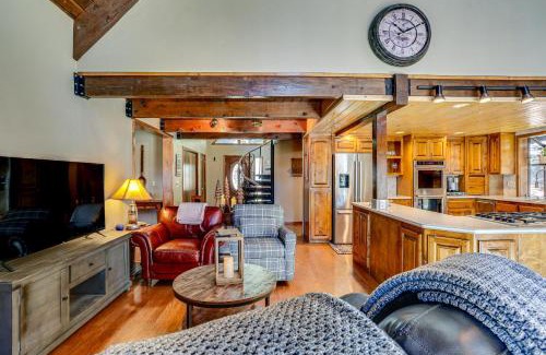 Lake Almanor Country Club Casa | Spacious Retreat with Backyard 1 Mi to Lake Almanor