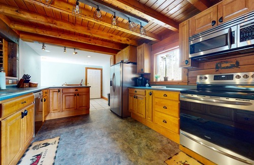 Chester Casa | Spacious retreat with private hot tub, game room, deck, fireplace, & W/D