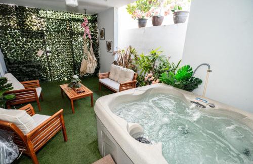 Bucana Casa | Spacious Retreat with Private Jacuzzi and Terrace