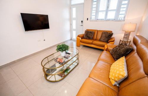 Bucana Casa | Spacious Retreat with Private Jacuzzi and Terrace