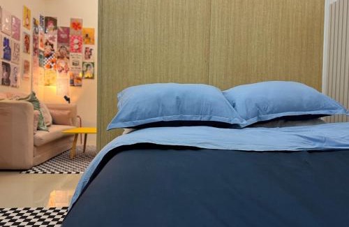Santo Cristo Apartamento | SPACIOUS RETRO UNIT at SM North Mall w Balcony and FAST WIFI