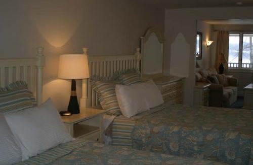Edgecomb Apartamento | Spacious riverfront with balcony Sheepscot Harbour Vacation Cub Studio #211
