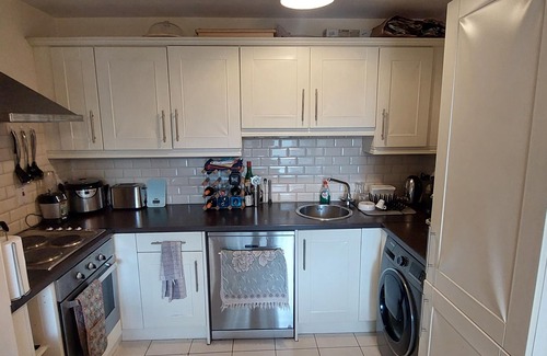 Inchicore Apartamento | Spacious Riverside 1Bd in Bustling Village