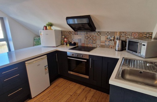 Victorian Quarter Apartamento | Spacious Riverside 2Bd, Mid City - Above Bar&Venue