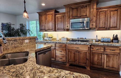 Ririe Casa | Spacious Riverside Four Bedroom Retreat