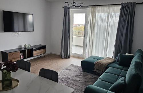 Targoviste Apartamento | Spacious Riverside View, Class Park