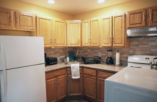 Arverne Apartamento | Spacious Rockaway Retreat Surf & WFH-Ready3-BR apartment in charming Queens