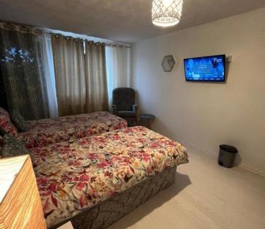 Cribbs Causeway Casa | Spacious Room In a Flat Near Southmead Hospital