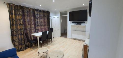 Leicester Casa | Spacious Room in Leicester