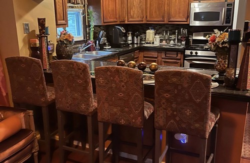 Englewood Casa | Spacious room in private house.