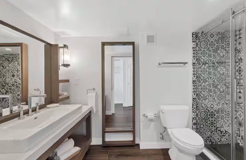 Rock Harbor Hotel | Spacious Room w/ Private Beach Access & Tranquil Garden Surroundings