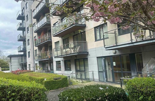 Stepaside Apartamento | Spacious room with a relaxing view