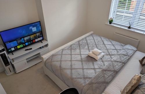Ridgeway Casa | Spacious Room With Kingsize Bed