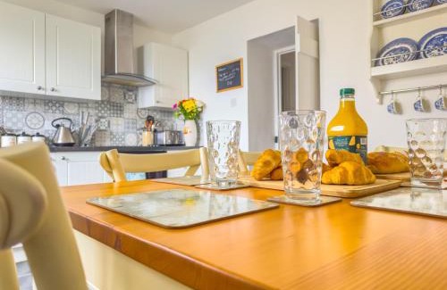 Kewstoke Casa | Spacious-Rustic Cottage-Dog Friendly-w log burner