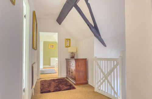 Kewstoke Casa | Spacious-Rustic Cottage-Dog Friendly-w log burner