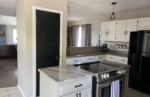 Cedar Creek Casa | Spacious rustic retreat with fireplace, outdoor ambiance close to hiking trails.