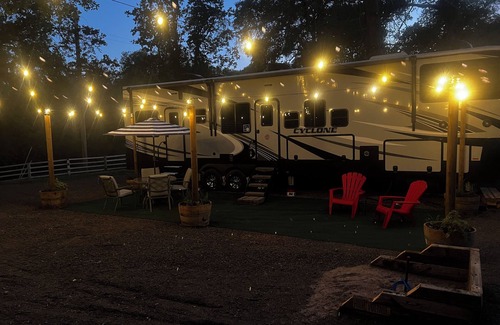 Jamestown Casa | Spacious RV with extra large patio in Jamestown, CA! Fun for the whole family!