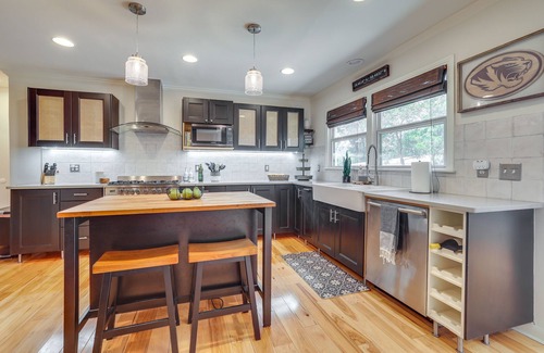 Monte Vista Casa | Spacious San Antonio Home w/ Private Pool & Patio!