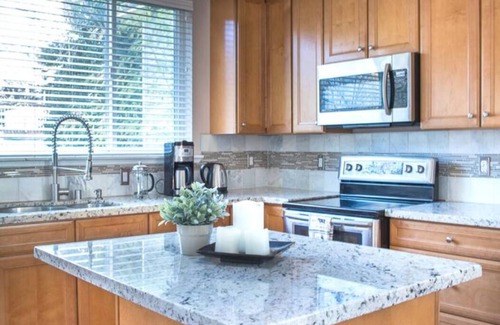 Brighton Casa | Spacious Seattle Duplex Home for Families and Pets!