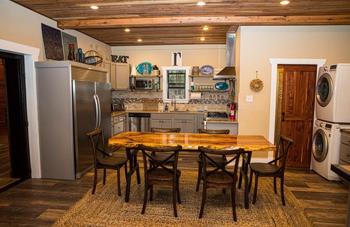 Temple Casa | Exclusivo retiro de estilo familiar y rústico en 47 acres boscosos privados para 10 personas