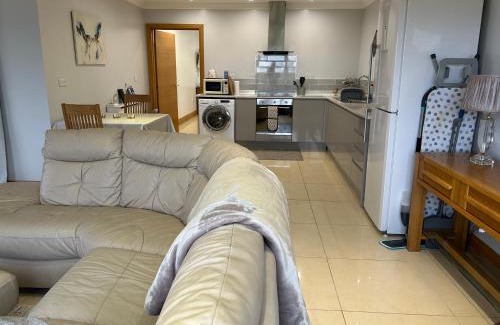 Cowbridge Apartamento | Spacious Self Contained 1 Bedroom Flat Colwinston
