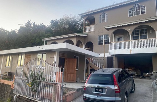 Castle Comfort Apartamento | Spacious self contained room with wifi, a kitchenette and jacuzzi