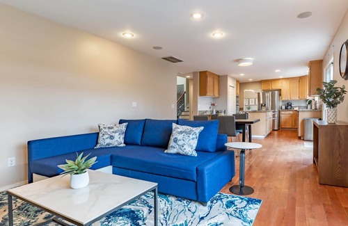 Inglewood-Finn Hill Casa | Spacious & Serene 6-Br Family Retreat in Kirkland
