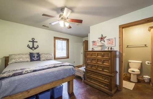 Higden Casa | Spacious, Serene Greers Ferry Lake Getaway w/ lake access