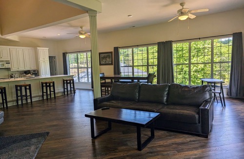Maryville Casa | Spacious, serene retreat in the foothills of the Smokies- close to the Dragon!