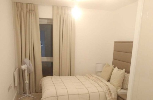 Whittington Apartamento | spacious service apartment five minutes walk to Royal Air Force Museum London