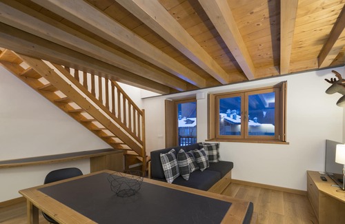 La Thuile Apartamento | Spacious Serviced 3 Bedroom home in Jardin Des Alpes Complex-5* Montana Lodge