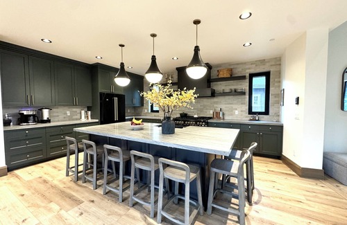 Salt Lake Mountain Resorts Cabina | Spacious ski cabin offers serenity & proximity to Utah's favorite ski town!