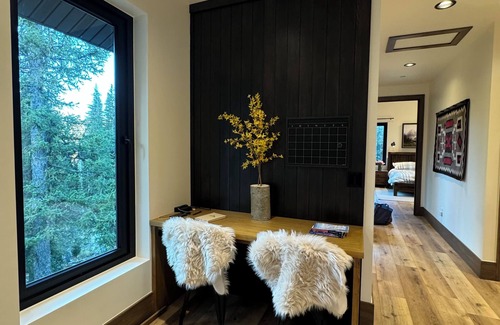 Salt Lake Mountain Resorts Cabina | Spacious ski cabin offers serenity & proximity to Utah's favorite ski town!