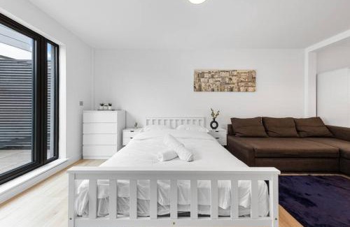 Tooting Apartamento | Spacious Sleep 14 - 1 min from Tooting Station MR3