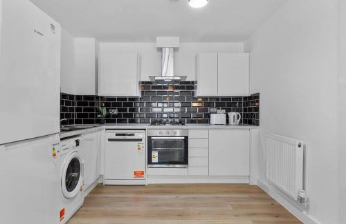 Tooting Apartamento | Spacious Sleep 14 - 1 min from Tooting Station MR3