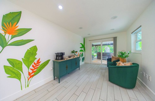 Whitfield Casa | Spacious Sleeps 14-Near SRQ, AMI, Beaches-Game Room-Jacuzzi-Outdoor Fun-Bunk Bed