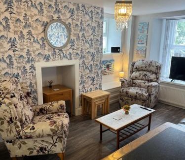Saltash Apartamento | Spacious, sleeps 7, two baths, central Saltash