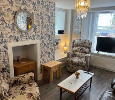 Saltash Apartamento | Spacious, sleeps 7, two baths, central Saltash