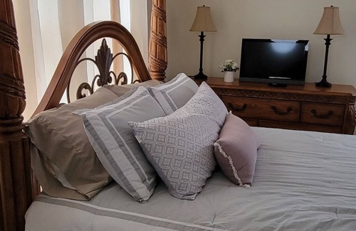 Delphos Casa | Spacious Small Town Peaceful Retreat!