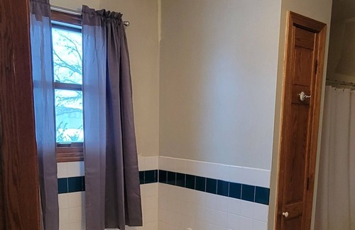 Delphos Casa | Spacious Small Town Peaceful Retreat!
