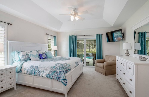 Lely Golf Estates Casa | Spacious, Snowbird-Friendly Gem with Golf Course & Pond View plus a Private Pool