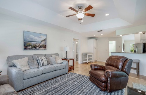 Lely Golf Estates Casa | Spacious, Snowbird-Friendly Gem with Golf Course & Pond View plus a Private Pool