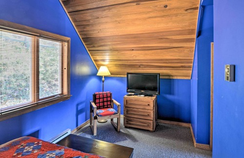 Snowshoe Cabina | Spacious Snowshoe Cabin w/ Sunset Mtn Views!