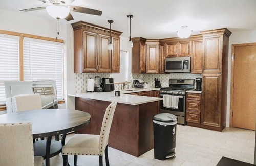 O'Hare Apartamento | Spacious space 5 min from airport, outlet mall & restaurants .