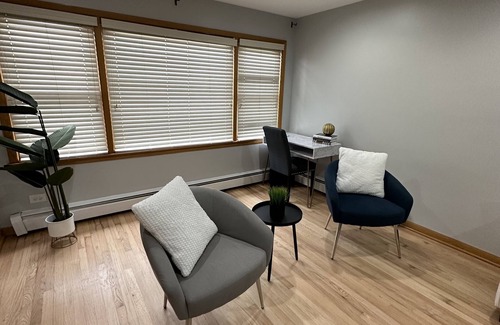 O'Hare Apartamento | Spacious space 5 min from airport, outlet mall & restaurants .