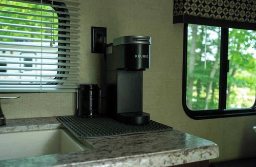 Miller Lake Casa | Spacious Sportsman RV | Luxury Glamping by Grotto